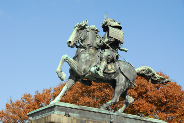 Kusunoki Masashige fought for the Emperor Go-Daigo against the Kamakura shogunate