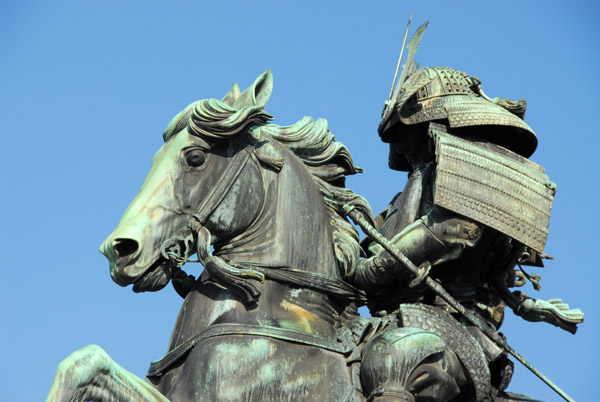 Close up of the samurai Kusunoki Masashige outside the Imperial Palace