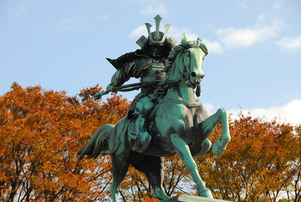 Kusunoki Masashi statue with fall foliage, Tokyo