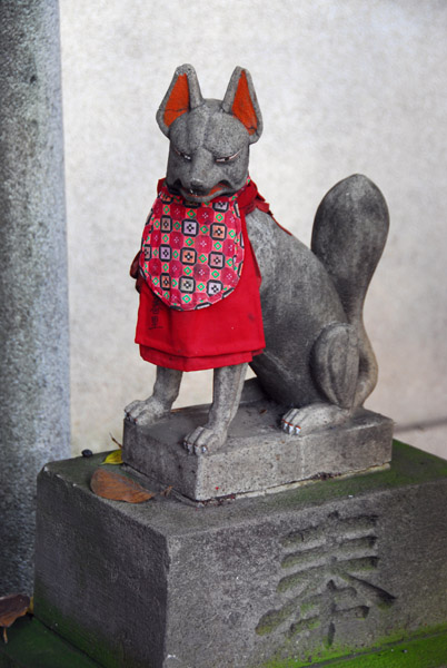 Red-bibbed Inari fox Kitsune, Gojo Tenjin Shrine