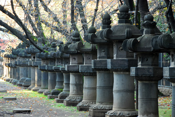 Avenue of Stone Lanterns leading to the Tōshō-gū Shrine