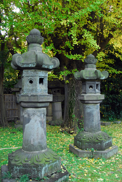 Stone lanterns, Ueno Park