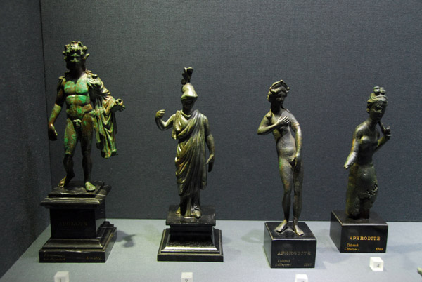 Bronze statuettes of Apollo, Minerva, and two Venus