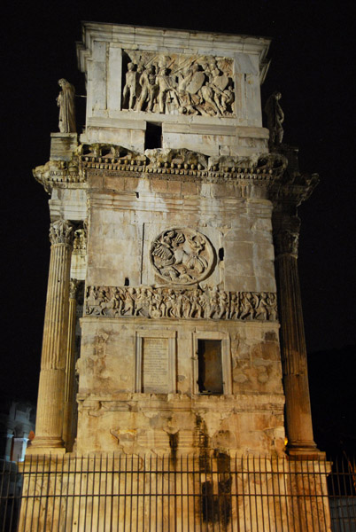 Side view of the Arch of Constantine