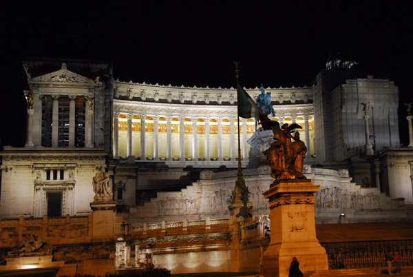 Victor Emmanuel Monument (Vittoriano) at night