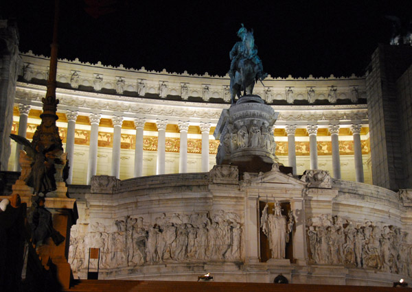 Altare della Patria at night