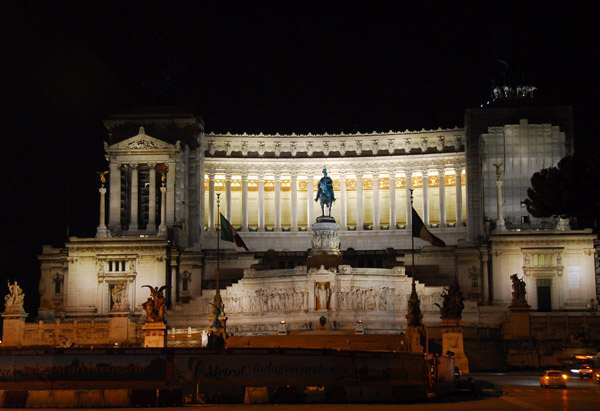 Victor Emmanuel Monument at night