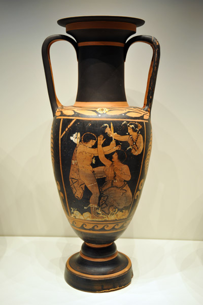 Amphora with a scene from The Oresteia with Clytemnestra, Greek (Paestum, South Italy) 350-320 BC