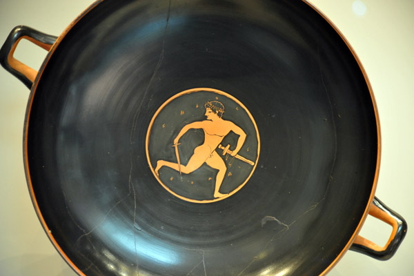 Kylix (wine cup) with a swordsman, Athens, 510-500 BC