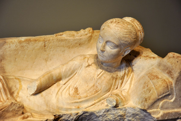 Grave monument of a girl, Roman, 120-140 AD