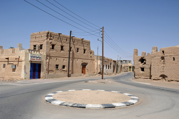 Small roundabout on the north side of Ibri