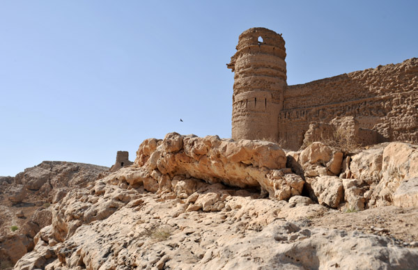 Outer wall and tower along the cliff of Al Selaif