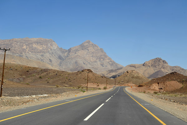The road to Sint and Sant, which has now been extended so you can reach Jebel Shams this way