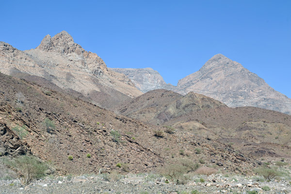 Mountains on the road to Sint and Sant, Oman