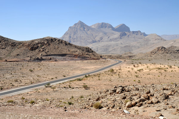 The road to Sint and Sant, Oman