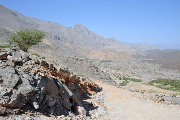 Descending to Wadi Al A'la
