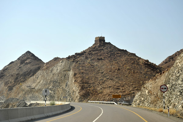 Small watchtower, Oman Route 13 west of Rustaq