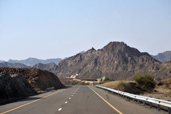 To avoid the coast road, we left Rustaq heading west on Route 13 looking for Route 9