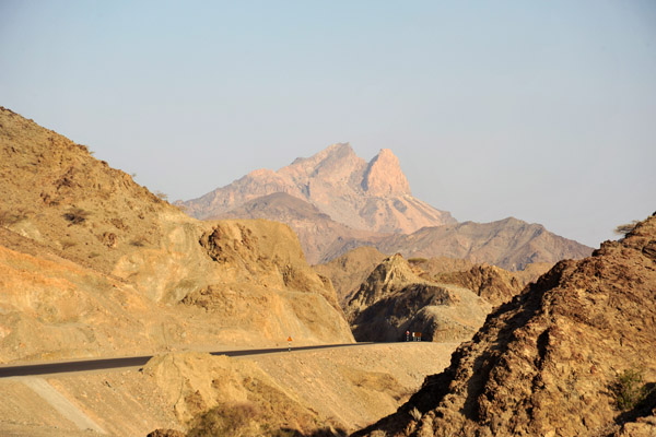 The new road (Hwy 9) is built above the old route in the wadi
