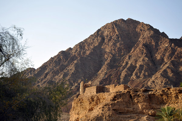 Ruins of a fort above Wadi Hawasinah (near the hospital)