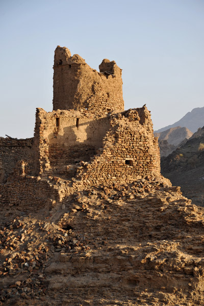 Ruined fort, Wadi Hawasinah
