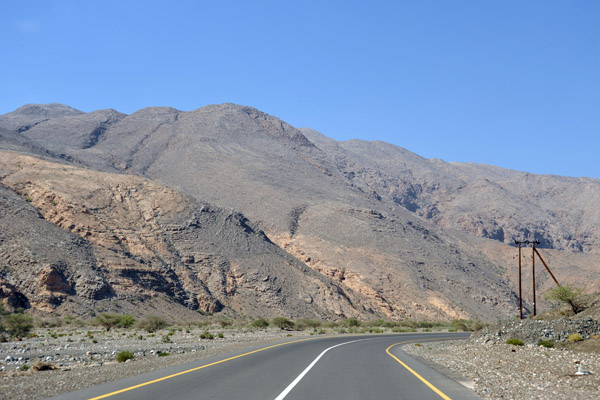 The road through Wadi Al Aala