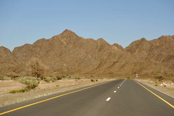 The road through Wadi Al A'ala
