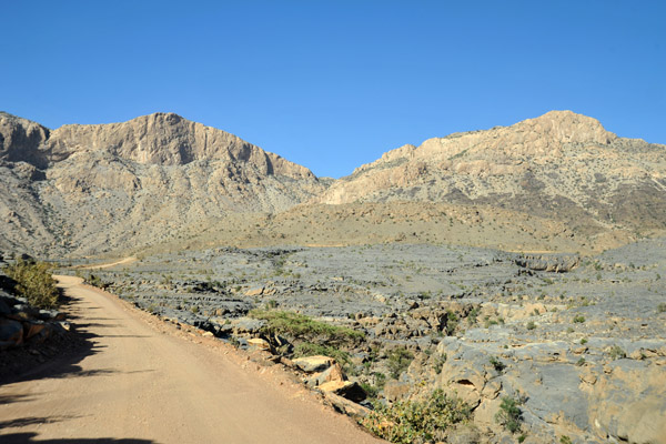 After around 20km, the paved section of the Jabal Shams road ends