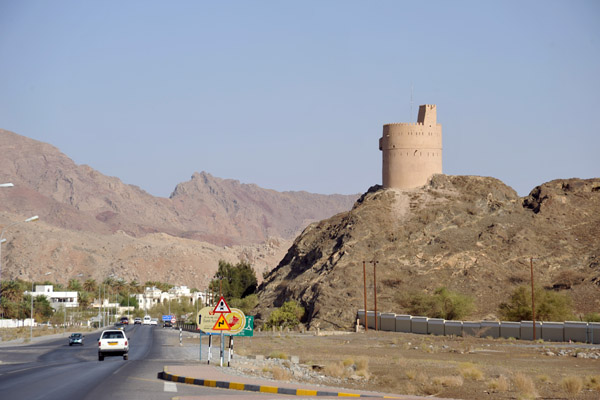 The road from Bahla entering Nizwa