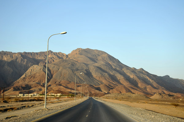 The road from Nizwa to Birkat al-Mawz