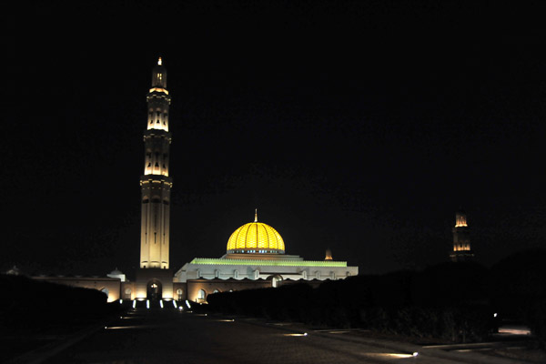 Sultan Qaboos Grand Mosque at night