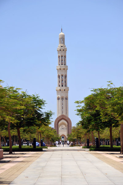 The main minaret soar 90m in the air