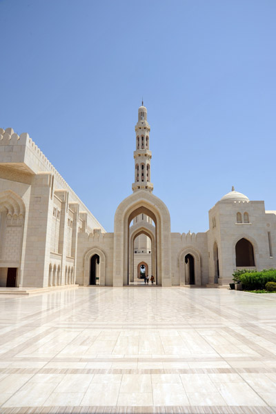 South central plaza, Sultan Qaboos Grand Mosque