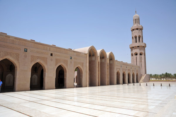 Southwestern corner of the Sultan Qaboos Grand Mosque with one of four 45.5m minarets