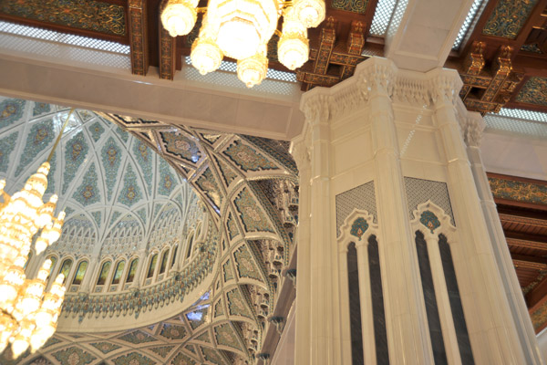 Massive column, Sultan Qaboos Grand Mosque