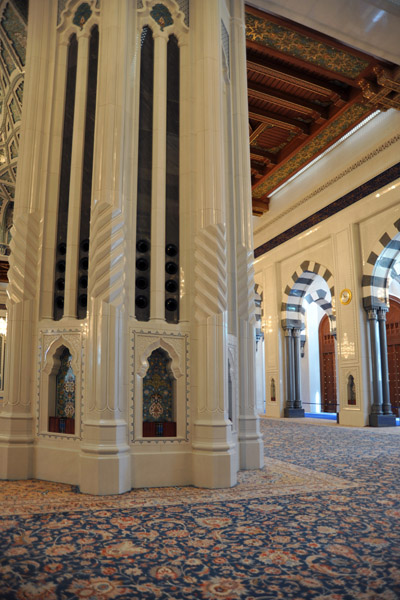 Pillar in the main prayer hall