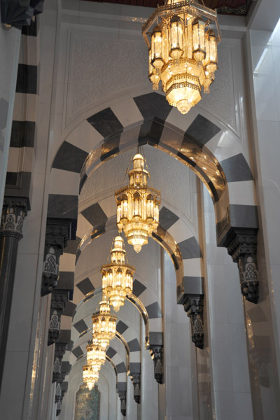 Arcade along the side of the main prayer hall