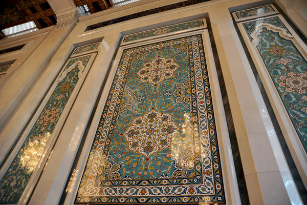 Tile work similar to Persian carpets, Sultan Qaboos Grand Mosque