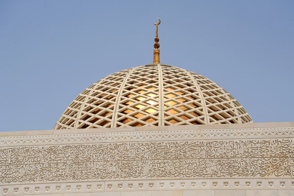 Dome of the main prayer hall with Arabic calligraphy, Sultan Qaboos Grand Mosque