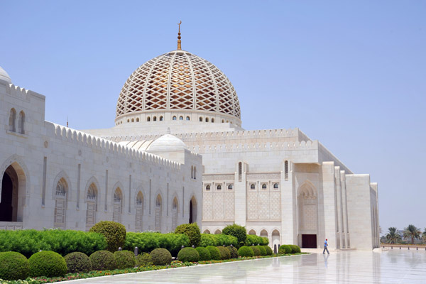 Northern courtyard, Sultan Qaboos Grand Mosque