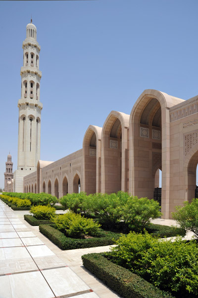 Northern wall and central minaret, Sultan Qaboos Grand Mosque