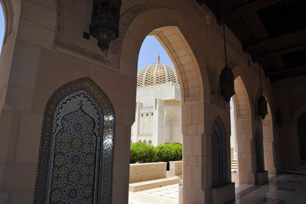 riwaq (arcade), Sultan Qaboos Grand Mosque