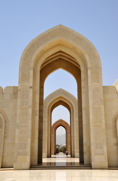 Alignment of arches along the central axis of the Sultan Qaboos Grand Mosque