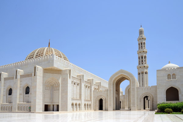 Sultan Qaboos Grand Mosque - totally impressive