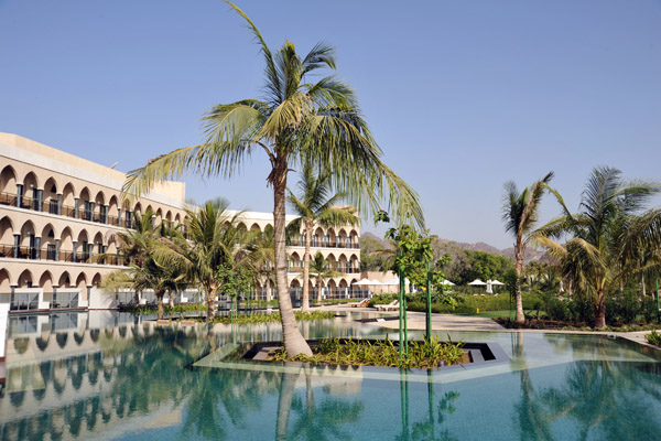 Al Bustan Palace Hotel pool in the morning