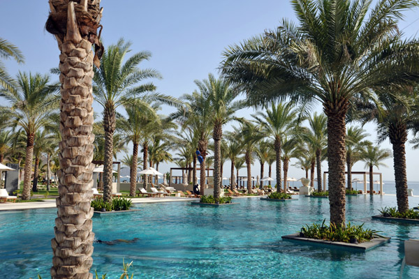 Al Bustan Palace pool