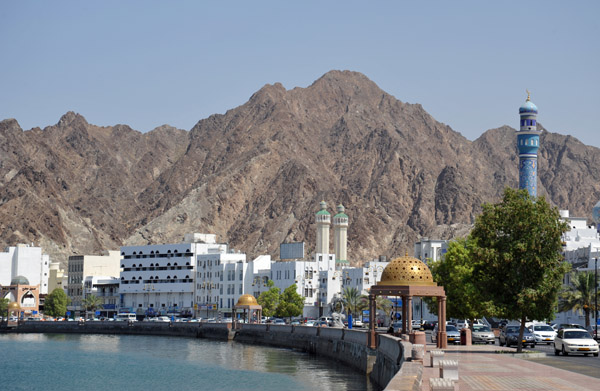 Muscat has a beautiful location with the mountains and the harbor