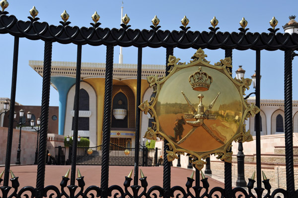 Sultan Qaboos doesn't mind if you photograph his palace...