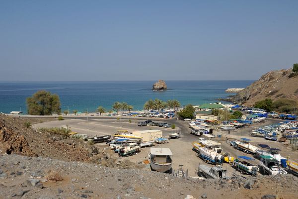 Boats pulled up on shore, Sidab