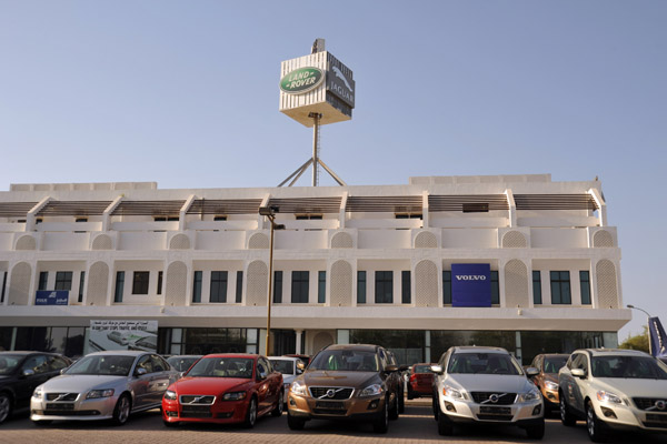 Land Rover dealer in Muscat ... it's a sad story...